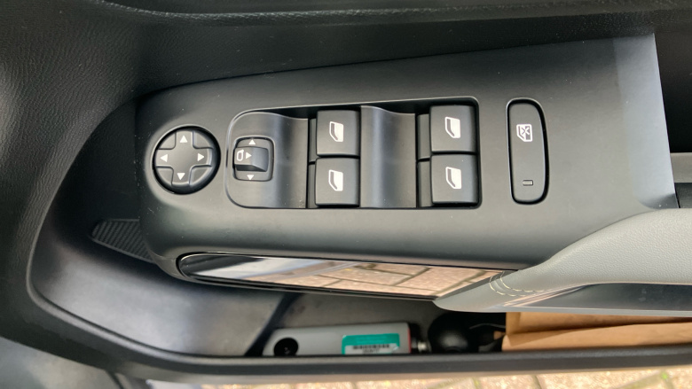 Citroen C5 Aircross 1.2 Hybrid 136 E-series 5dr e-DCS6 Petrol Hatchback